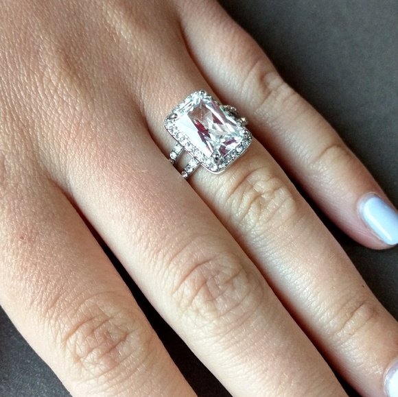 New Square faux cubic zirconium - Picture 2 of 5